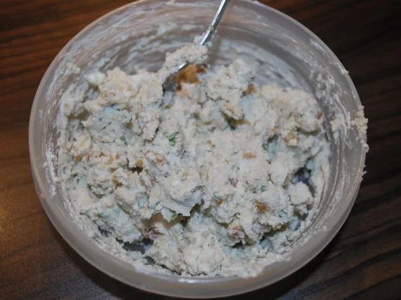 Ravioli mit Gorgonzola-Walnuss-Füllung und Rotwein-Balsamico-Schalotten - Rezept - Bild Nr. 2