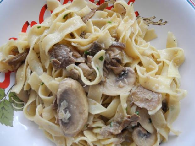 Steinpilz-Champignon-Bandnudeln - Rezept - kochbar.de