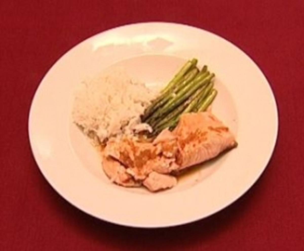 Gegrillter Lachs mit Ingwer-Soja-Sauce, grünem Spargel und Reis (Eloy ...