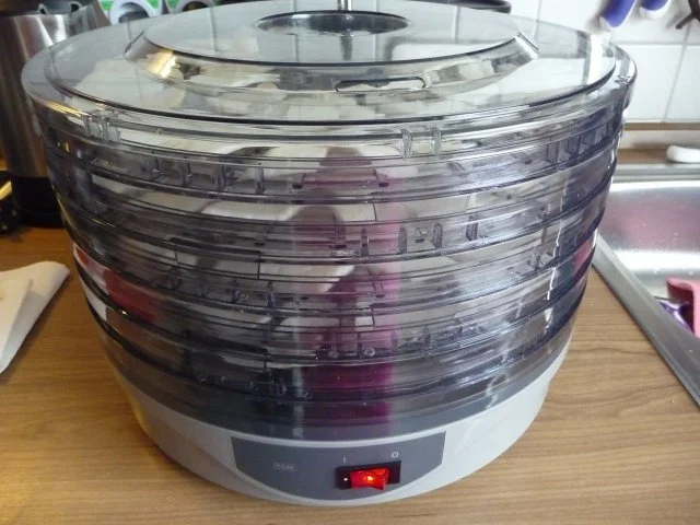 Rezept: Vorräte : ...trocknen - Sellerie und Petersilienwurzel Bild Nr. 3 Vorräte : ...trocknen - Sellerie und Petersilienwurzel - Rezept - Bild Nr. 3