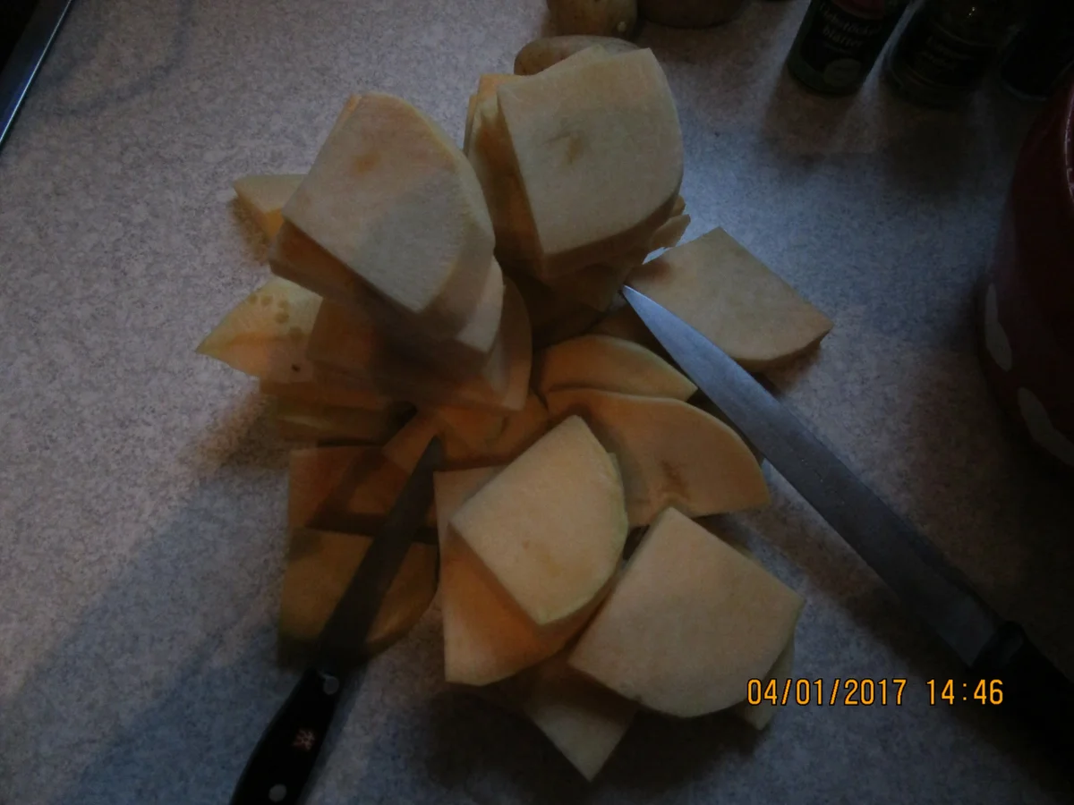 Rezept: Kohlrüben- bzw. Wruggeneintopf mit Gänseklein Bild Nr. 1529 Kohlrüben- bzw. Wruggeneintopf mit Gänseklein - Rezept - Bild Nr. 1529