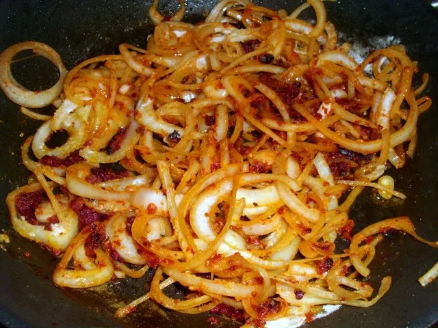 Rezept: Zwiebelroastbraten medium mit Safranspätzle Bild Nr. 3 Zwiebelroastbraten medium mit Safranspätzle - Rezept - Bild Nr. 3