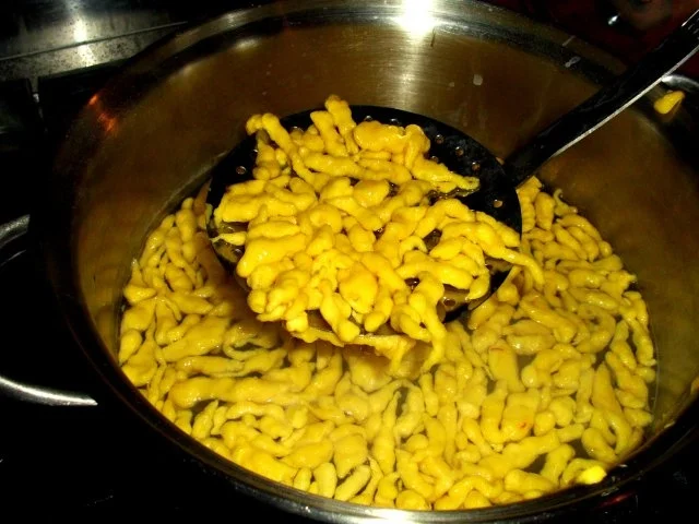 Rezept: Zwiebelroastbraten medium mit Safranspätzle Bild Nr. 4 Zwiebelroastbraten medium mit Safranspätzle - Rezept - Bild Nr. 4