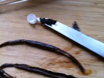 Grieß-Flammeri mit Himbeersoße .. und einem Geist ;-)).. - Rezept - Bild Nr. 5