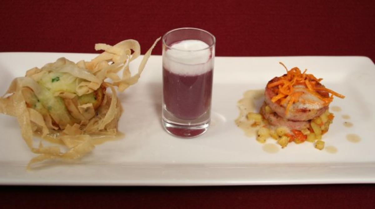 Blutwurst-Apfel-Praline auf Rahmkraut, Süppchen vom Rotkohl und Birne ...