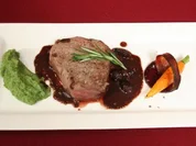 Rinderfilet auf Petersilienpüree an Morchelsoße und Trüffelschaum - Rezept