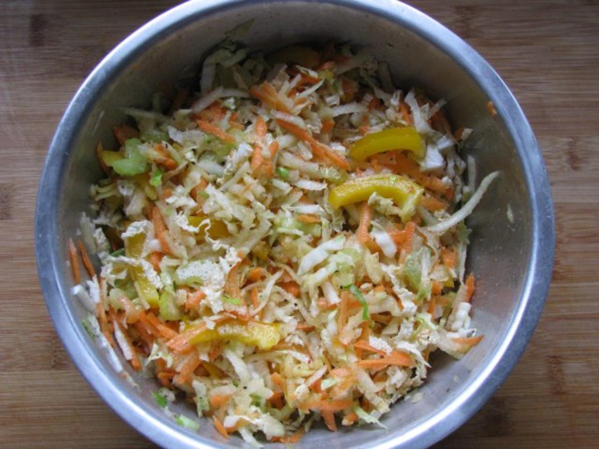 Salat: Chinakohl-Salat mit Gemüserohkost - Rezept - Bild Nr. 2
