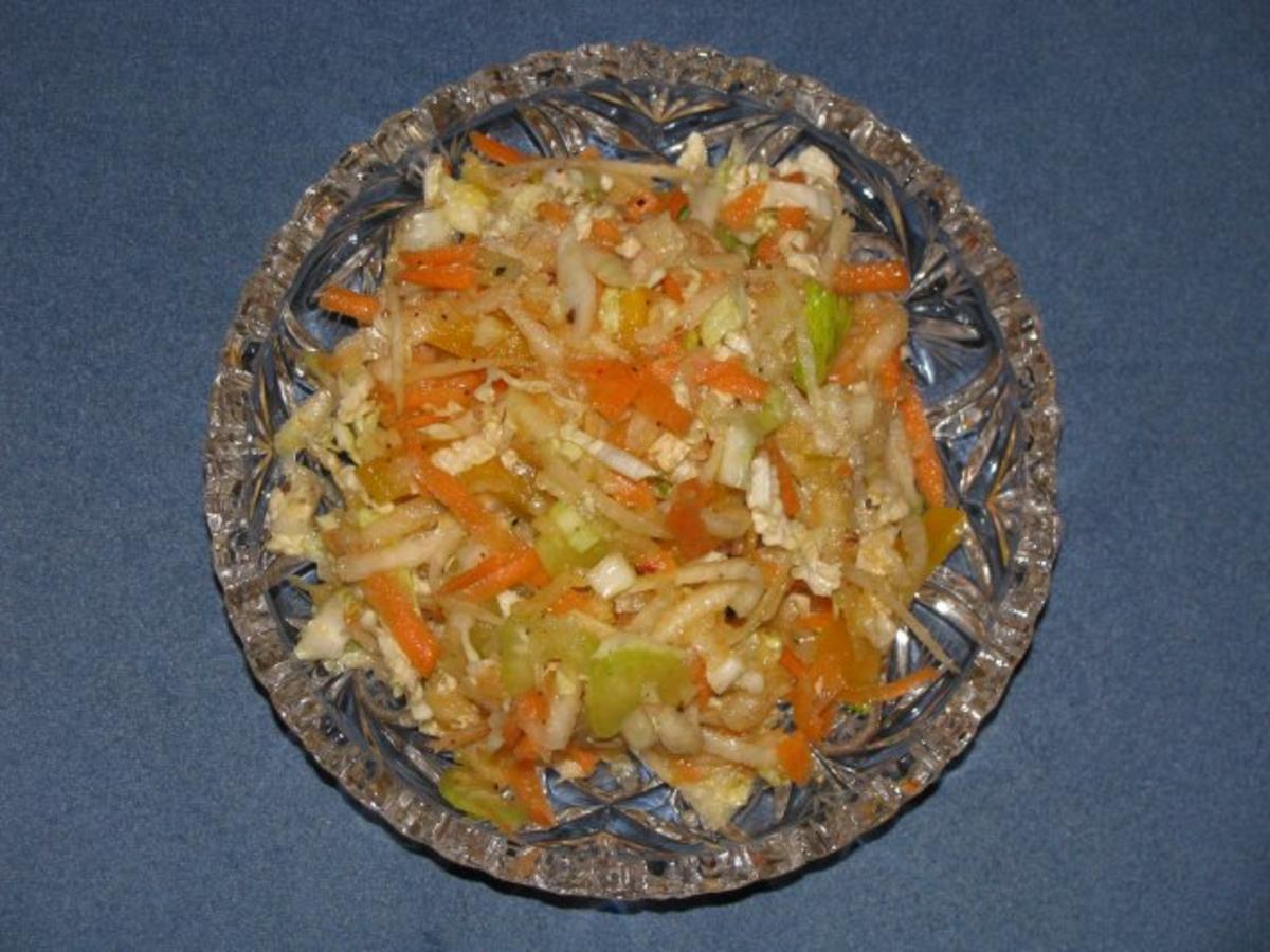 Salat: Chinakohl-Salat mit Gemüserohkost - Rezept - Bild Nr. 3