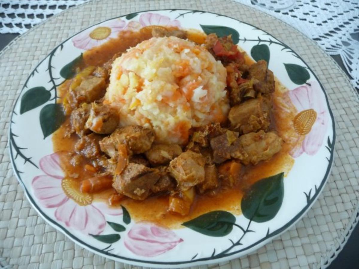 Bilder für Resteverwertung : ...vom Schweinegulasch...mit Sellerie-Möhren-Kartoffelstampf - Rezept