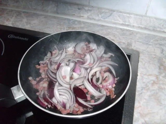 Rezept: Zwiebel-Schnitzel-Gratin Bild Nr. 4 Zwiebel-Schnitzel-Gratin - Rezept - Bild Nr. 4