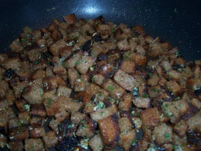 Croutons mit Kräutern und Knoblauch - Rezept - Bild Nr. 3