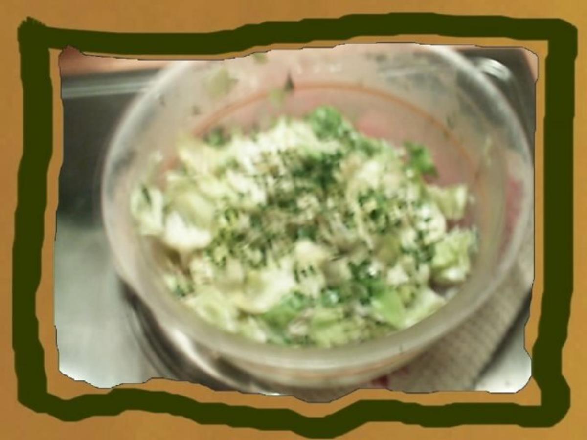 Eisbergsalat mir saure Sahne Dill Dip Rezept kochbar.de