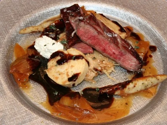 Rezept: Porterhouse-Steak vom Grill mit Gmies und nussigen Bubespitzle auf Ponzosoße Porterhouse-Steak vom Grill mit Gmies und nussigen Bubespitzle auf Ponzosoße - Rezept