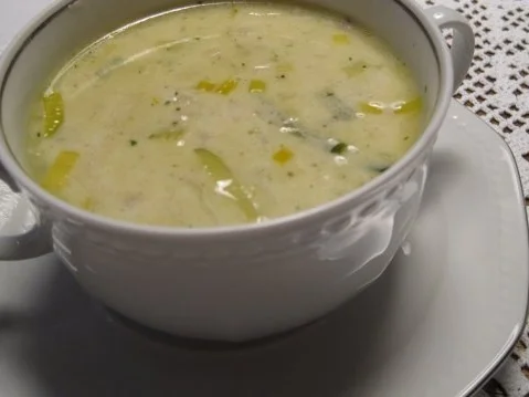 Rezept: Käsesuppe mit Hackfleisch Käsesuppe mit Hackfleisch - Rezept