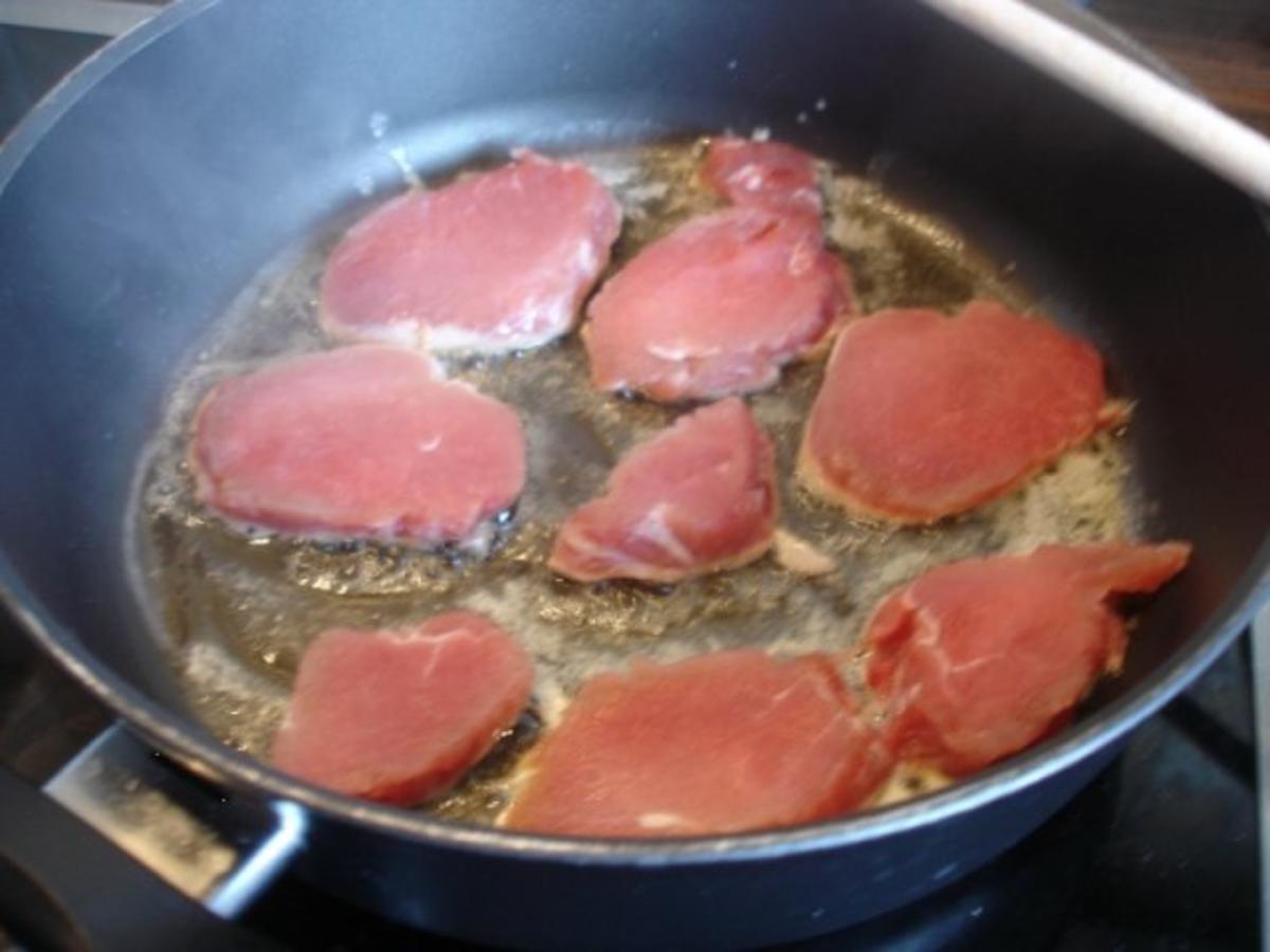 Überbackenes Schweinefilet mit Möhrenblütengemüse und zweierlei Kartoffelstampf - Rezept - Bild Nr. 6