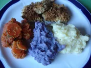 Überbackenes Schweinefilet mit Möhrenblütengemüse und zweierlei Kartoffelstampf - Rezept