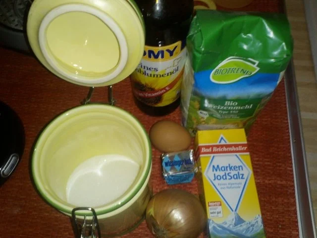 Pizza-Hefe-Teig mit Zwiebeln - Rezept