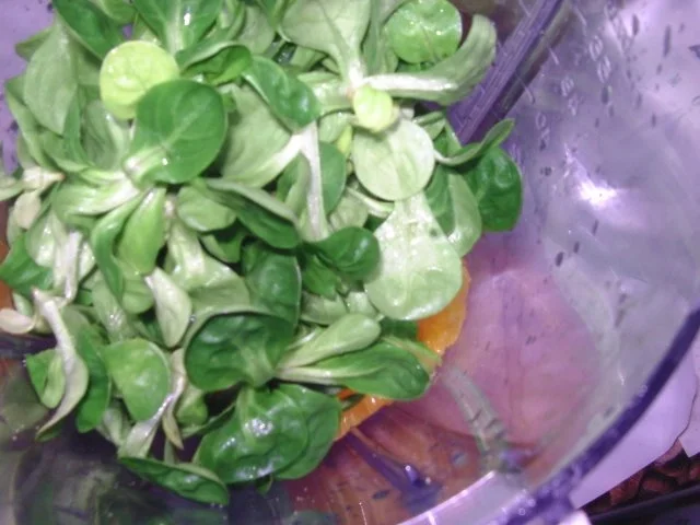 Smoothie mit Orange, Melone und Feldsalat - Rezept - Bild Nr. 3