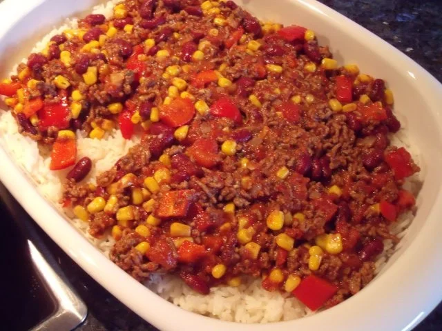 Rezept: Chili con Carne Auflauf mit Tortilla-Käse-Kruste; der Hackfleisch-Klassiker mal anders Bild Nr. 2 Chili con Carne Auflauf mit Tortilla-Käse-Kruste; der Hackfleisch-Klassiker mal anders - Rezept - Bild Nr. 2