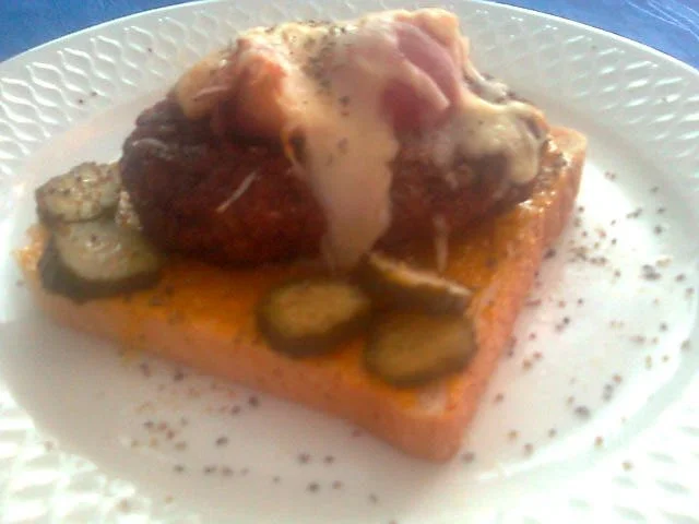 Frikadelle mit Pfirsich/Käse überbacken - Rezept