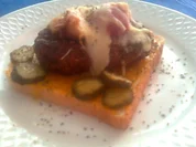 Frikadelle mit Pfirsich/Käse überbacken - Rezept