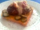 Frikadelle mit Pfirsich/Käse überbacken - Rezept