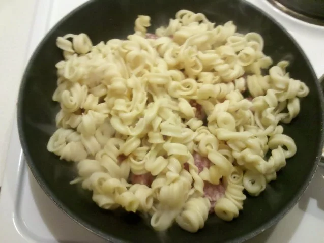 Nudeln: Käsenudeln mit Mettenden - Rezept - Bild Nr. 3