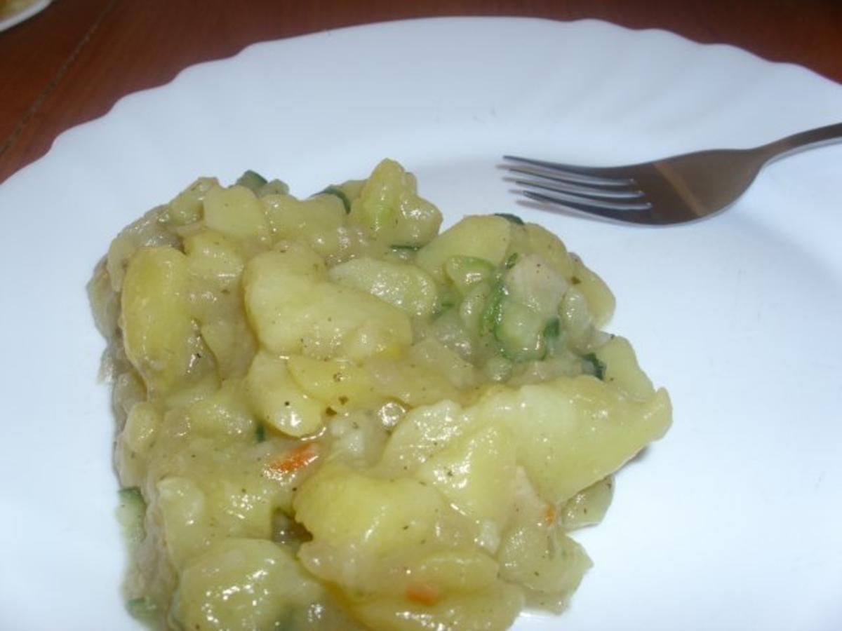 Kräuterforelle mit lauwarmem Kartoffelsalat - Rezept - Bild Nr. 2