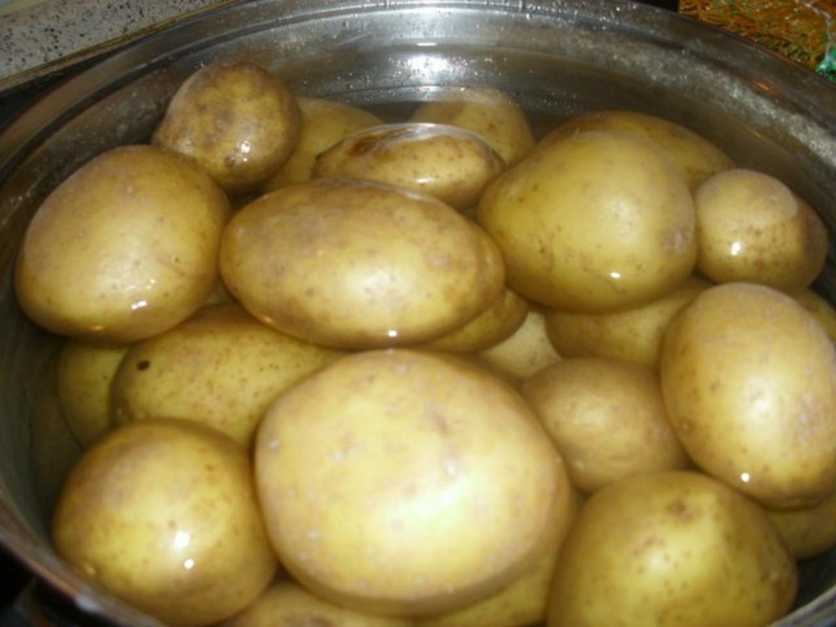 Kräuterforelle mit lauwarmem Kartoffelsalat - Rezept - Bild Nr. 5