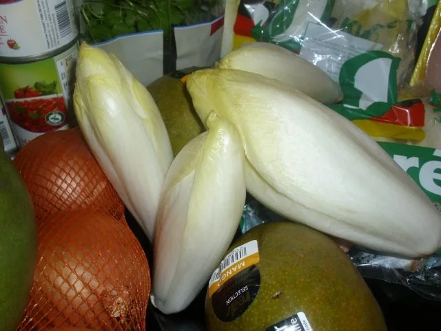 Curryhähnchen mit Baguette und Chicorée-Mango-Salat - Rezept - Bild Nr. 4