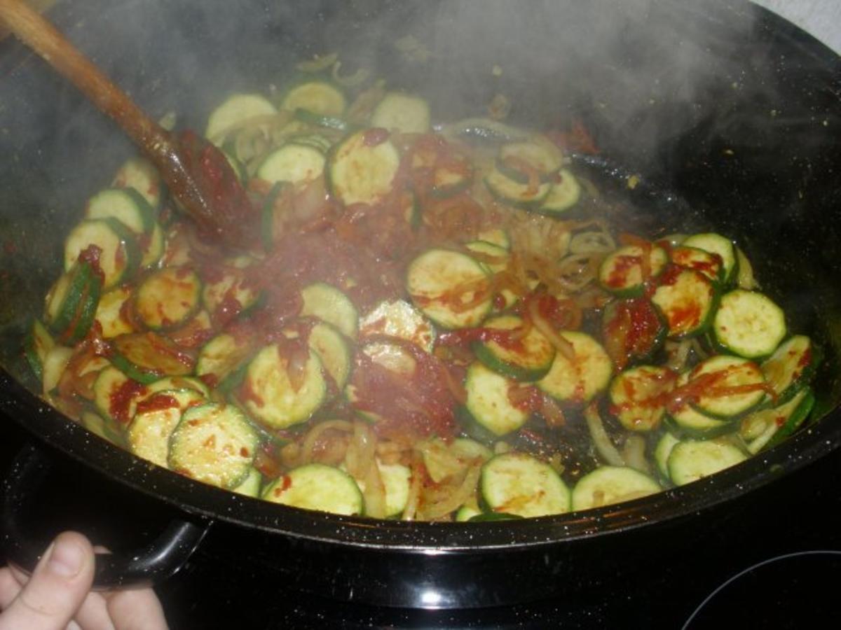 Curryhähnchen mit Baguette und Chicorée-Mango-Salat - Rezept - Bild Nr. 6