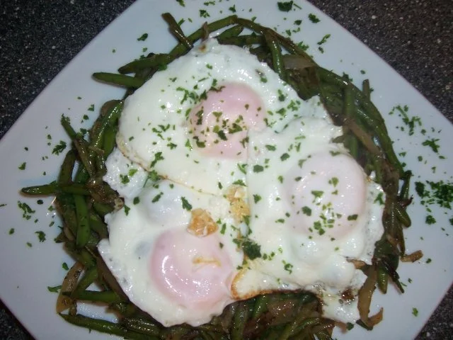 Bohnen scharf gebraten mit Spiegelei - Rezept - Bild Nr. 4