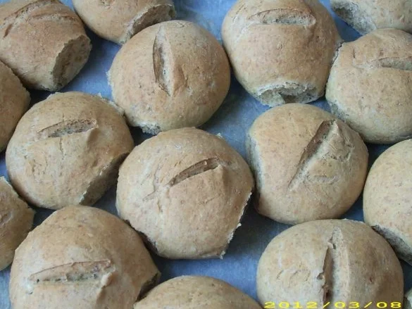 Rezept: Kleine Brötchen Kleine Brötchen - Rezept