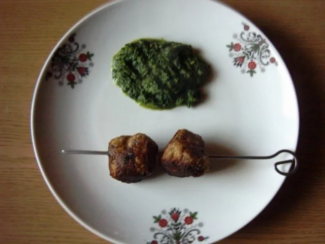 asiatische Hackbällchen mit Sesam-Spinat - Rezept