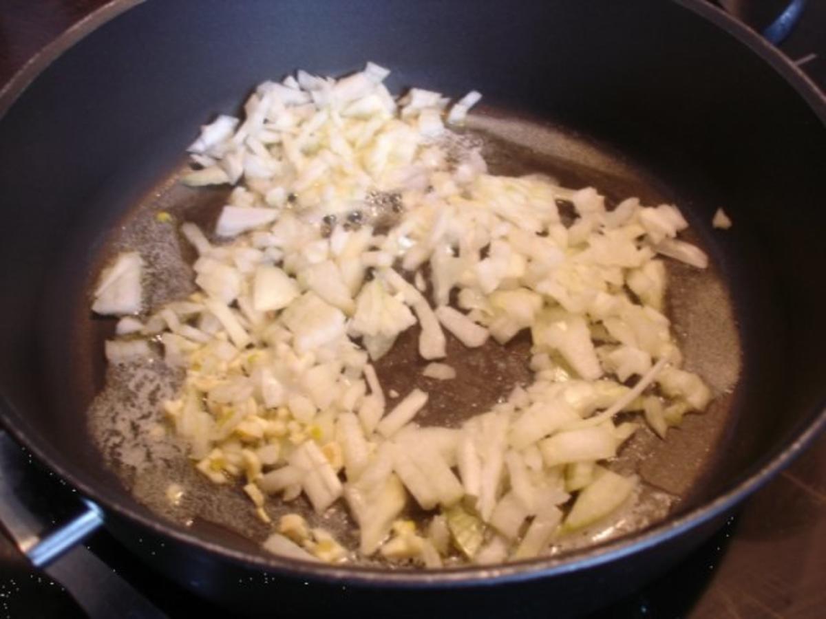 Grüne Bandnudeln mit Champignon-Sahne-Sauce - Rezept - kochbar.de