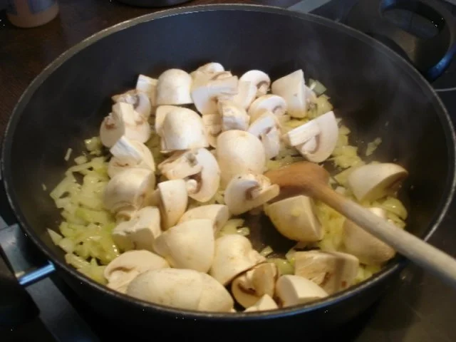 Grüne Bandnudeln mit Champignon-Sahne-Sauce - Rezept - Bild Nr. 5