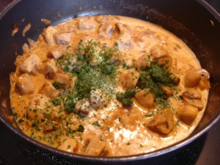 Grüne Bandnudeln mit Champignon Sahne Sauce - einfach - von MausVoh