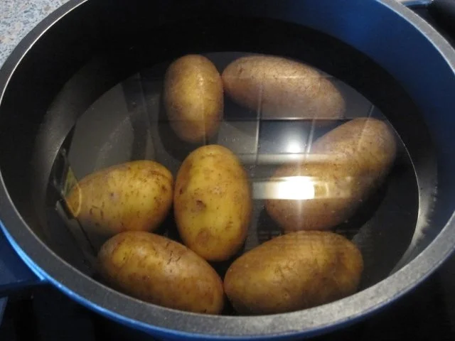 Rezept: Salat: Omi's Erdäpfelsalat Bild Nr. 2 Salat: Omi's Erdäpfelsalat - Rezept - Bild Nr. 2