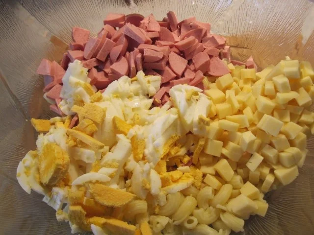 Rezept: Salat: Wurst-Nudelsalat Bild Nr. 4 Salat: Wurst-Nudelsalat - Rezept - Bild Nr. 4