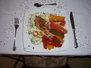 Rezept: Hรคhnchenbrustfilet in Lauchcremesauce, dazu Paprika Tricolore Hรคhnchenbrustfilet in Lauchcremesauce, dazu Paprika Tricolore - Rezept