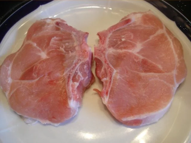 Lummerkotelett auf Vollkornbrot mit Spiegelei und Beilagen - Rezept - Bild Nr. 6