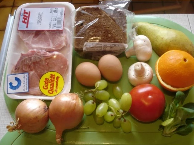 Lummerkotelett auf Vollkornbrot mit Spiegelei und Beilagen - Rezept - Bild Nr. 2