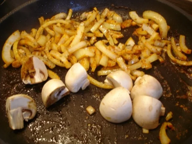 Lummerkotelett auf Vollkornbrot mit Spiegelei und Beilagen - Rezept - Bild Nr. 10