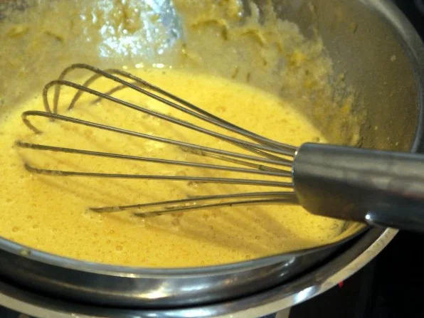 Limetten-Thymian-Parfait mit Rum-Tonka-Kirschen - Rezept - Bild Nr. 3