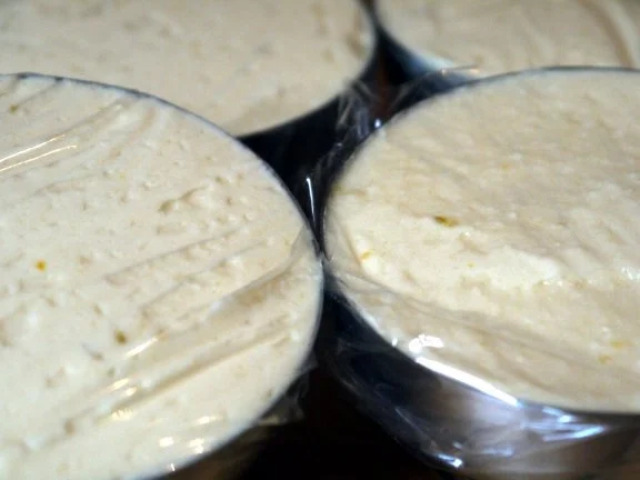 Limetten-Thymian-Parfait mit Rum-Tonka-Kirschen - Rezept - Bild Nr. 8