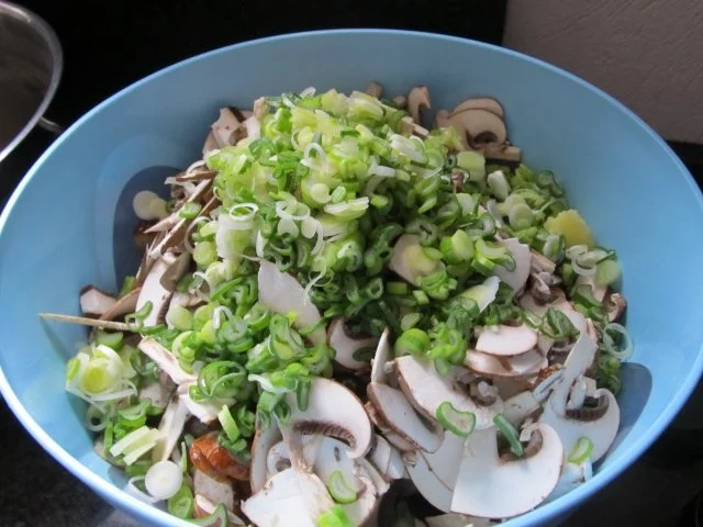 Rezept: Rostbratwurst-Kartoffel-Salat mit Champignons Bild Nr. 2 Rostbratwurst-Kartoffel-Salat mit Champignons - Rezept - Bild Nr. 2