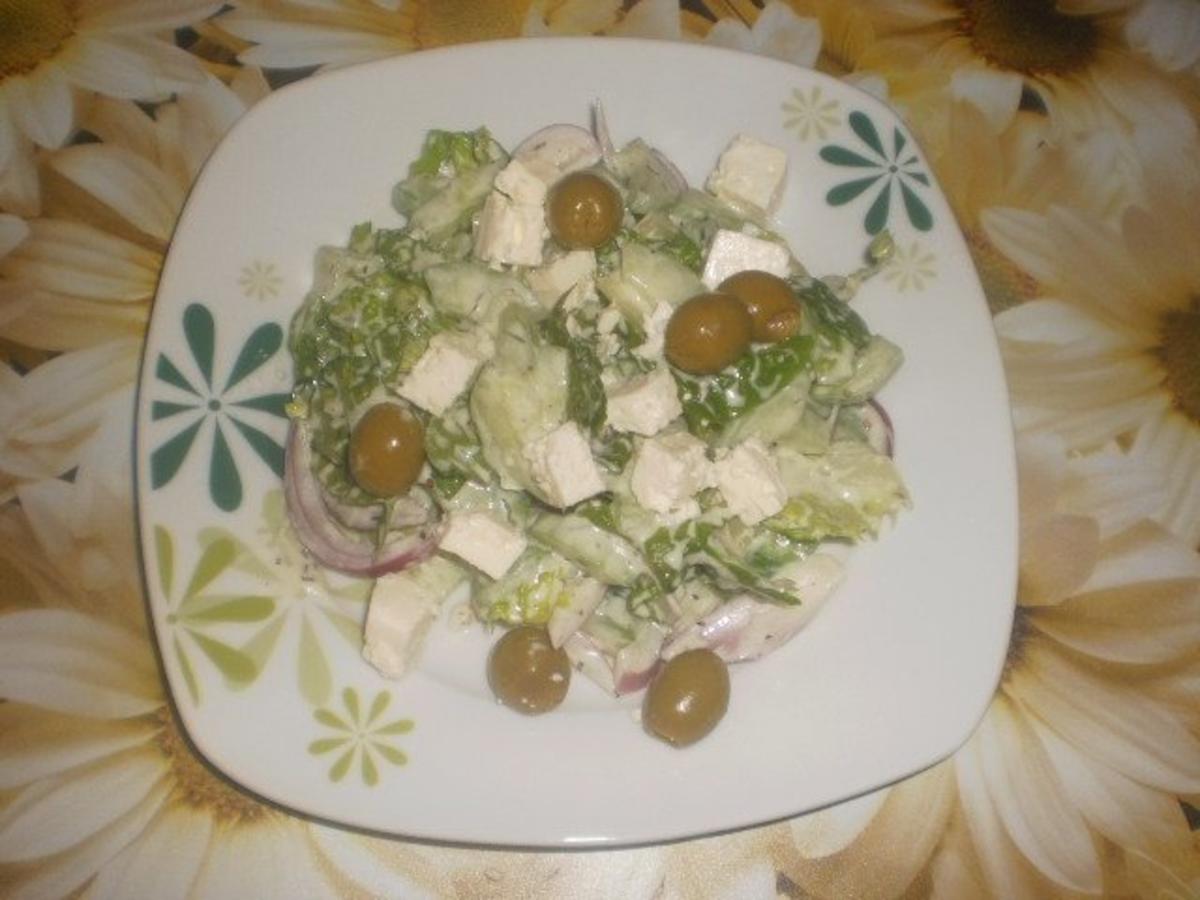 Griechischer Gurkensalat mit Schafskäse - Rezept