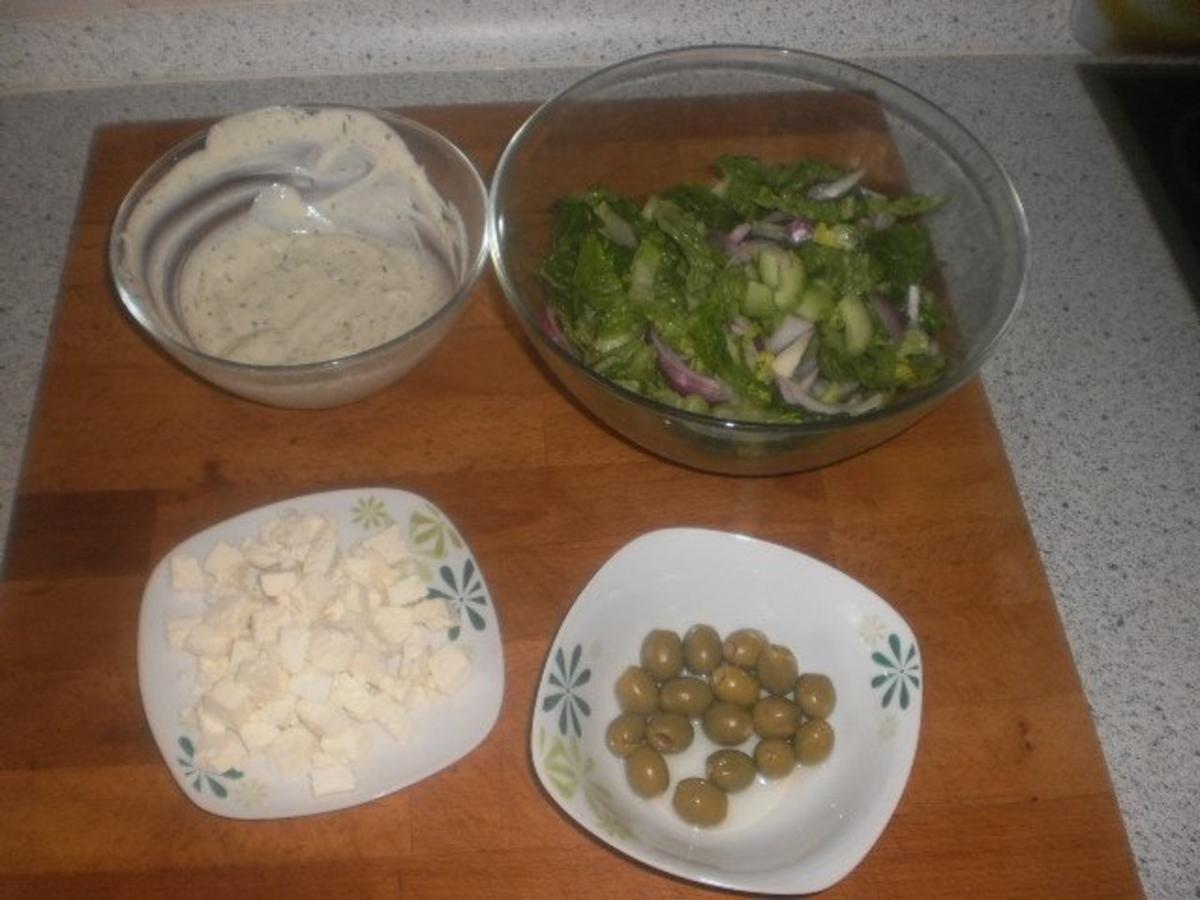 Griechischer Gurkensalat mit Schafskäse - Rezept - kochbar.de