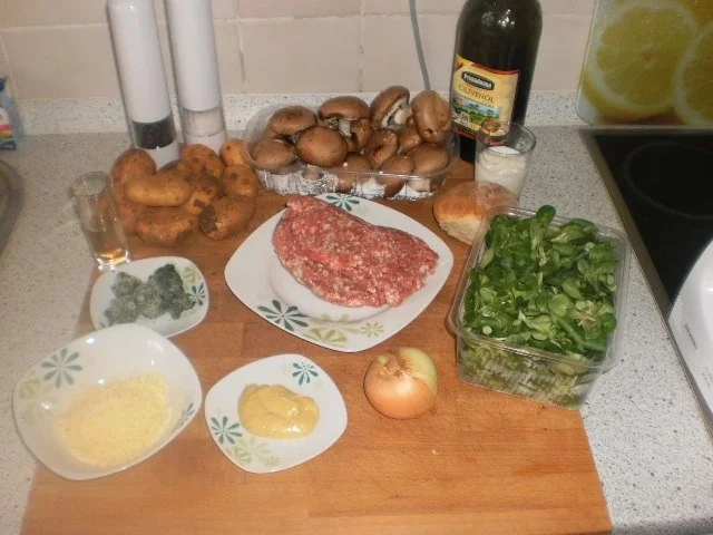 Rezept: Hackfleisch-Champignons mit Kartoffel-Feldsalat Bild Nr. 2 Hackfleisch-Champignons mit Kartoffel-Feldsalat - Rezept - Bild Nr. 2