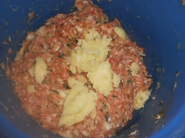 Rezept: Hackfleisch-Champignons mit Kartoffel-Feldsalat Bild Nr. 10 Hackfleisch-Champignons mit Kartoffel-Feldsalat - Rezept - Bild Nr. 10